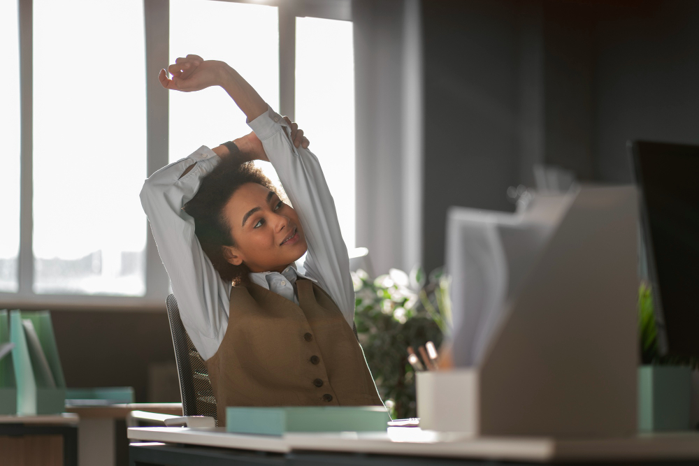 vista-frontal-mujer-trabajando-como-economista